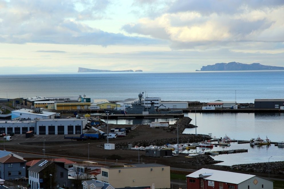 Ein af tillögunum sem voru samþykktar er að kanna ávinning þess að koma upp varanlegri starfsstöð og heimahöfn fyrir eitt skip Landhelgisgæslunnar á Sauðárkróki. Mynd: Bþ