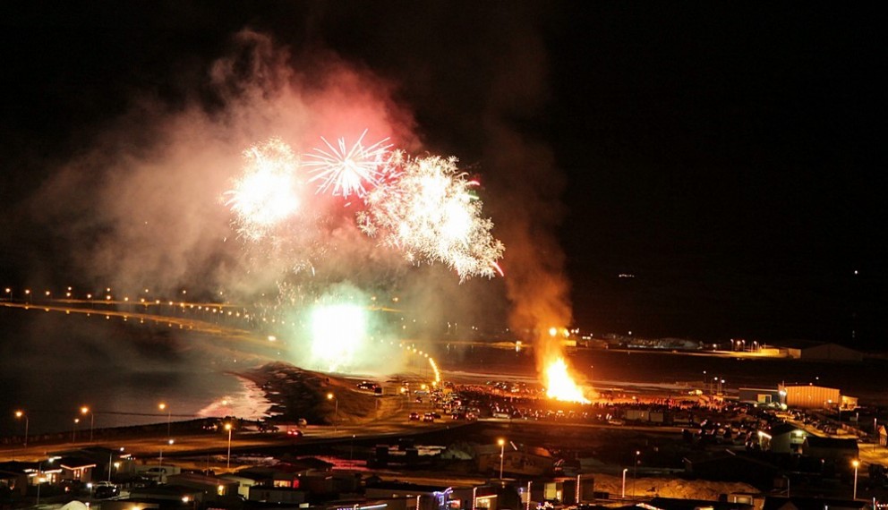 Frá flugeldasýningu Skagfirðingasveitar á Sauðárkróki um síðastliðin áramót. Ljósm./BÞ