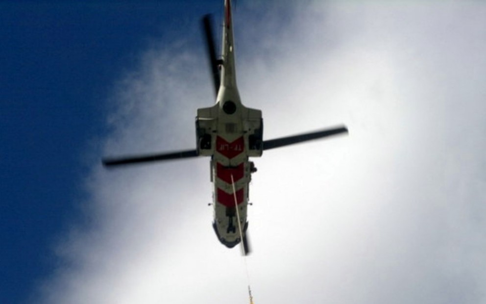 Pilturinn var fluttur á Landspítalann með þyrlu Landhelgisgæslunnar.