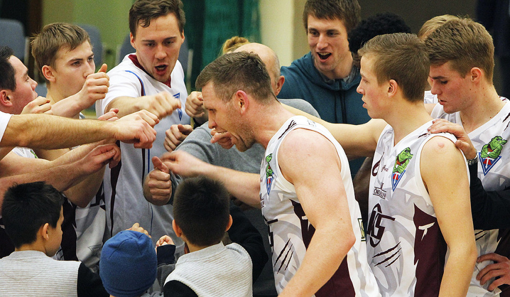 Stólarnir fögnuðu góðum sigri í leikslok.  MYND: ÓAB