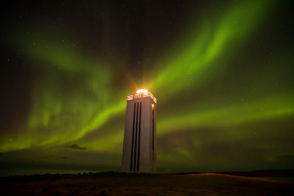 Himinninn logaði glatt við Kálfshamarsvík