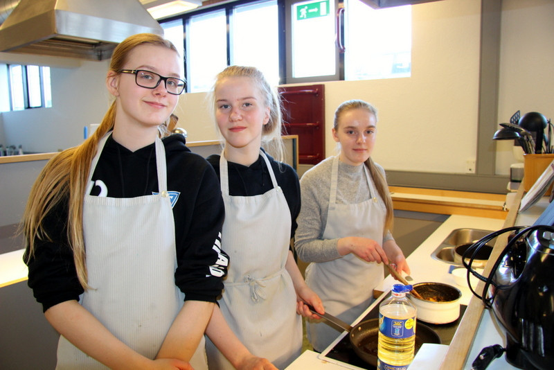 Sigurvegarar Kokkakeppni Árskóla 2018. Katrín Evu Óladóttir Marín Lind Ágústsdóttir, og Evu Rún Dagsdóttir. Mynd:PF