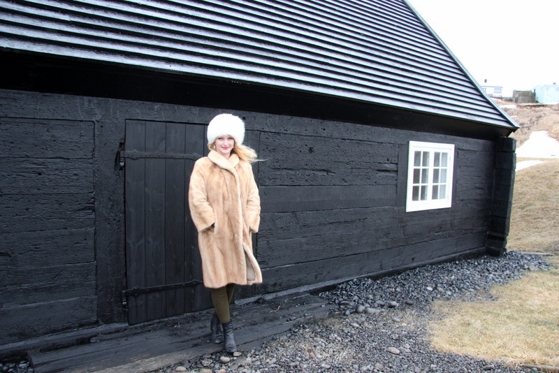 Rakel utan við Pakkhúsið á Hofsósi þar sem bændamarkaðurinn verður. Mynd: FE