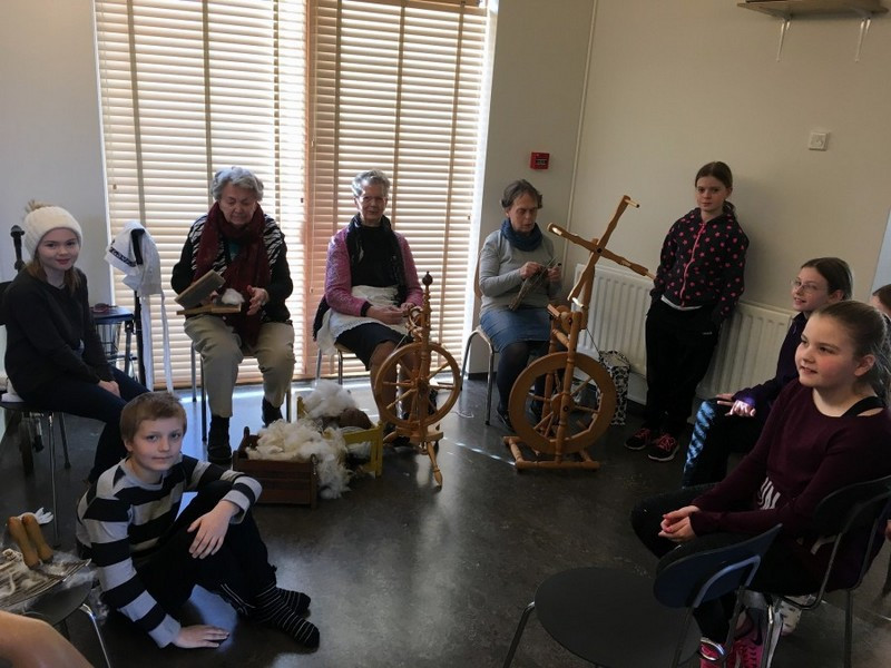 Nemendur Húnavallaskóla í heimsókn í Heimilisiðnaðarsafninu. Mynd: Heimasíða Húnavallaskóla.