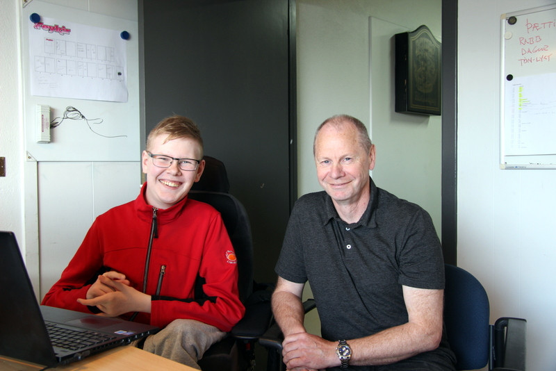 Eymundur Ás og Bjössi í góðum gír á skrifstofu Feykis. Mynd: PF.