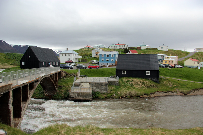 Markaðurinn verður haldinn í gamla Pakkhúsinu á Hofsósi sem er til hægri á myndinni. Mynd:FE