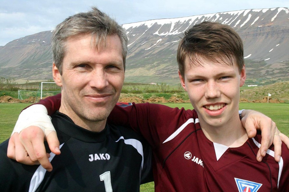 Jón Gísli ásamt föður sínum. Mynd: Úr myndasafni