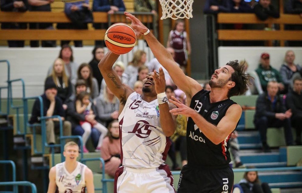 Urald King sýndi lipra takta í leiknum í gær. MYND: HJALTI ÁRNA