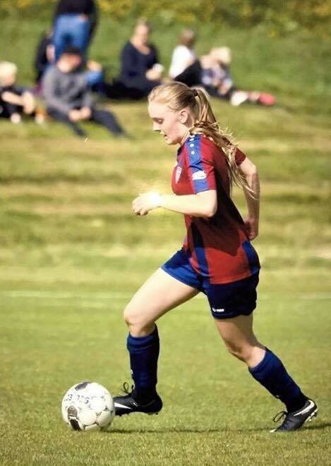 Á sumrin er Eva Rún í fótboltanum en í körfunni á veturna.