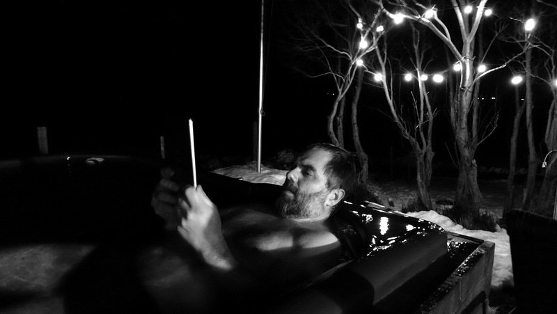 Halldór nýtir frístundirnar gjarna til lestrar. Aðsend mynd.