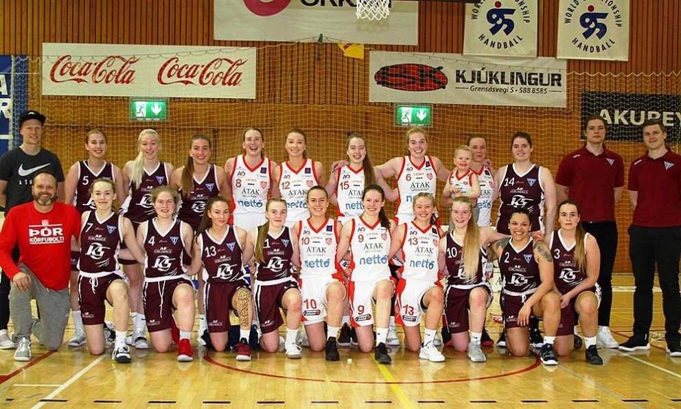 Það fór vel á með leikmönnum Tindastóls og Þórs að leik loknum. MYND: PÁLL JÓHANNESSON