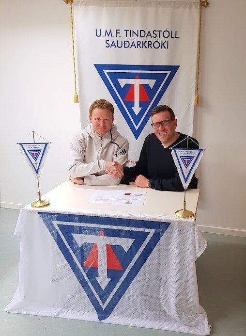 Yngvi Magnús Borgþórsson og Rúnar Rúnarsson við undirritun samnings síðasta haust. Mynd: Tindastóll.