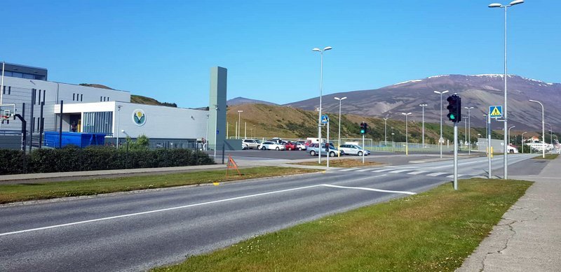 Mikilvægt er að ökumenn sýni aðgát þegar ekið er nærri skólum.