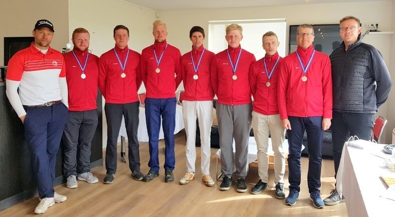 Karlasveit GSS með medalíu um hálsinn. Mynd af gss.is