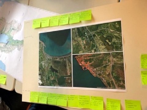 Hugmyndir nemenda voru skjalfestar af hópnum á blöð og kort. Myndir: Álfhildur Leifsdóttir.