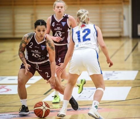 Tess og Karen í leik á móti Hamar. MYND: Hjalti Árna