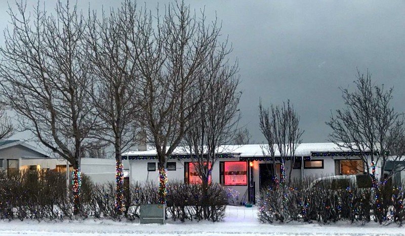 Hólabraut 11 var Jólahús ársins 2018 á Blönduósi. Mynd: huni.is