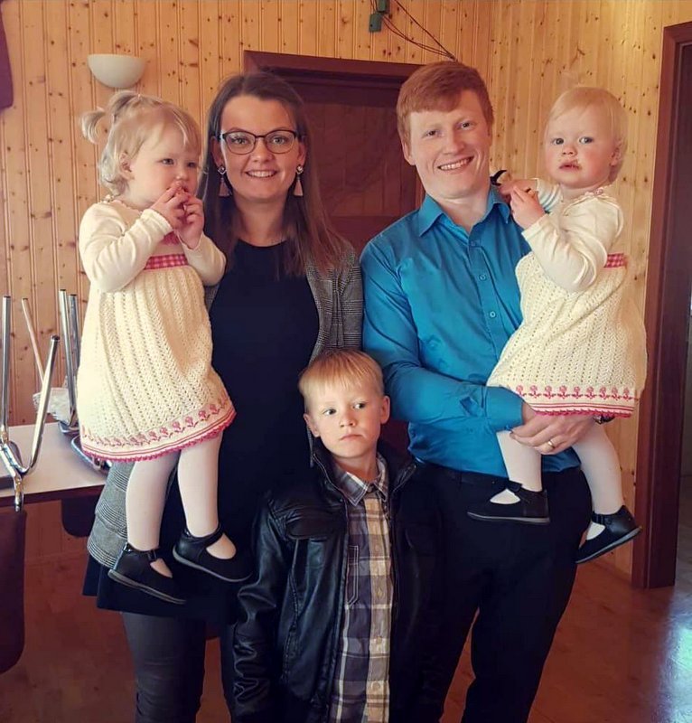 Matgæðingafjölskyldan, Ingibjörg Signý og Hjálmar Björn ásamt börnum sínum. Aðsend mynd.