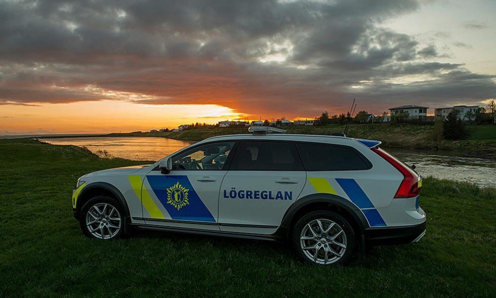 Lögreglan á Norðurlandi vestra biður fólk að vera á varðbergi. Og til að forðast misskilning er rétt að taka fram að þetta er ekki farartæki þjófanna. Þetta er lögreglubíll. MYND: HÖSKULDUR B. ERLINGSSON