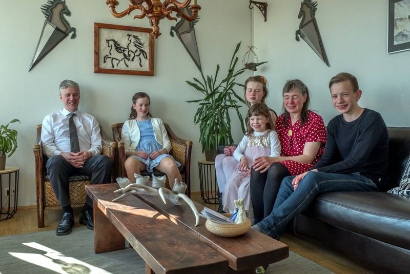 Matgæðingarnir Ingi og Elsche ásamt börnum sínum. Aðsend mynd.