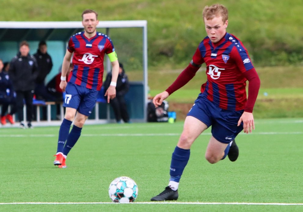 Luke Rae hefur verið iðinn við kolann í sumar. Hér er hann við það að skora í leik gegn Elliða fyrr í sumar. MYND: ÓAB