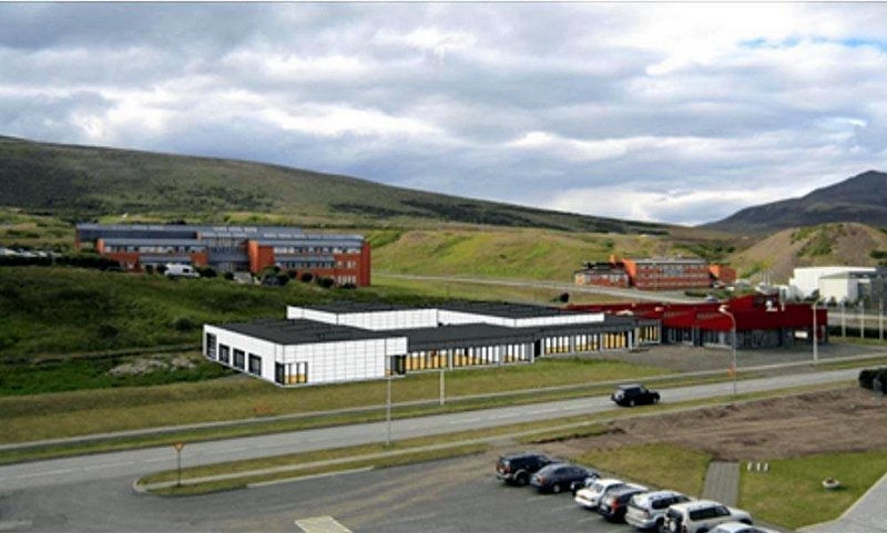 Á myndinni má sjá fyrirhugaða stækkun verknámshúss Fjölbrautaskóla Norðurlands vestra á Sauðárkróki sem kynnt hafa verið fyrir sveitarfélögunum á svæðinu. Samkvæmt teikningum sem lagðar hafa verið fram er um að ræða 1200 fermetra viðbyggingu og er kostnaðurinn áætlaður um 720 milljónir króna. Mynd: Verkfræðistofan STOÐ á Sauðárkróki