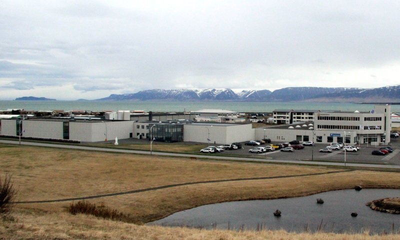 Höfuðstöðvar Kaupfélags Skagfirðinga, Skagfirðingabúð og mjólkursamlag. Mynd: PF