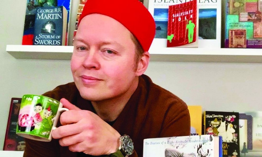 Fjölnir með bolla og bækur. AÐSEND MYND