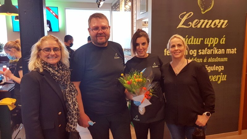 Stefán Jónsson og Hasna Boucham ásamt Unni Guðríði Indriðadóttur, markaðsstjóra Lemon og Jóhönnu Soffíu Birgisstjóri framkvæmdastjóra en þær eru báðar eigendur Lemon samsteypunnar. Mynd: PF.