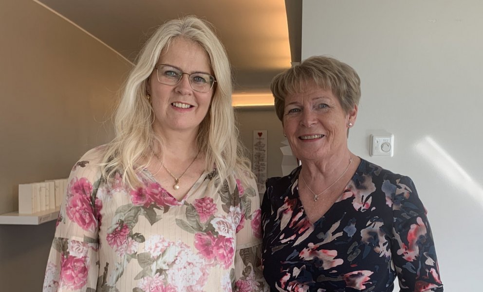 Helga Rós Indriðadóttir, sópransöngkona og Elín S. Sigurðardóttir, safnstjóri. Mynd: Olga Jóhannesson.