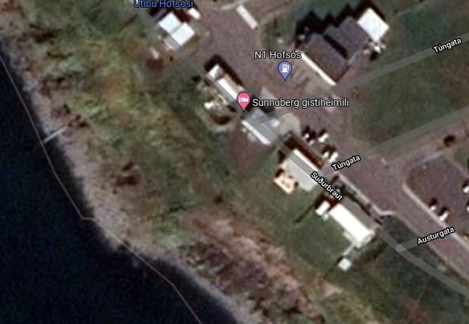 Loftmynd af því svæði sem olíumengunin átti sér stað á Hofsósi. Mynd: Google Map.