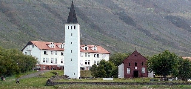 Hátíðaguðsþjónusta var tekin upp í Hóladómkirkju nú í desember og verður hún sýnd á N4 á jóladag kl. 15:00 og á annan í jólum kl. 13:00.