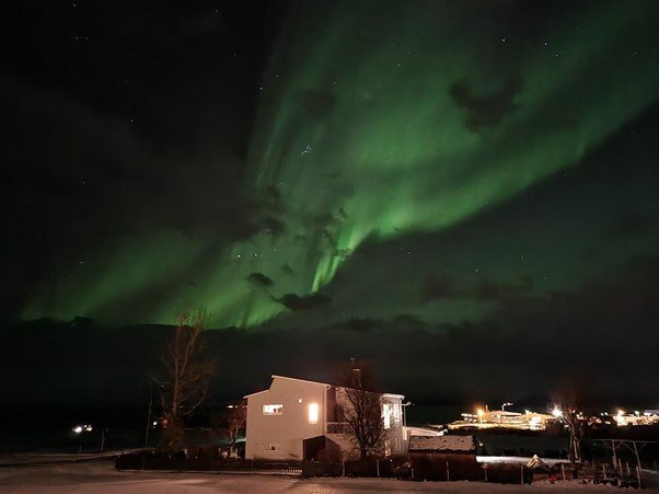 Þessi fína mynd fylgdi pósti Veðurklúbbs Dalbæjar á Dalvík en ekki fylgdu neinar upplýsingar um höfund né annað.