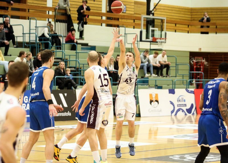 Pétur Rúnar lofar a.m.k. tveimur þristum í kvöld. Mynd: Hjalti Árna.