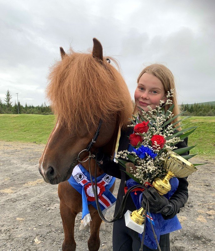Þórgunnur Þórarinsdóttir og Hnjúkur frá Saurbæ á Íslandsmóti yngri flokka í Hafnarfirði síðastliðið sumar. Mynd: Sigríður Gunnarsdóttir.