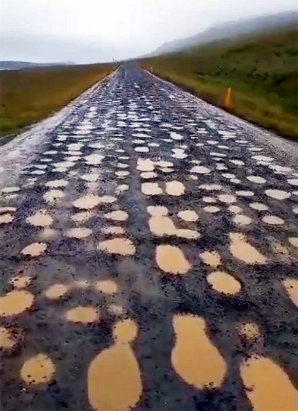 Vatnsnesvegur. Skjáskot úr frétt RÚV/Ólafur Benediktsson.