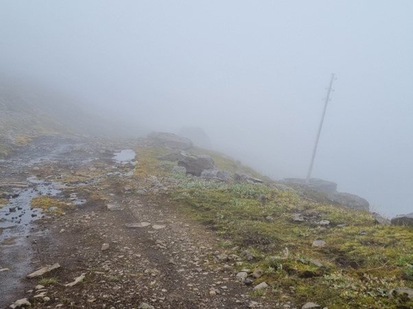 Hausta fer í hlíðunum, hitinn kannski að lækka. Samt byrjum ei á skíðunum, þó skaflar taki að stækka. Höf. Bjór. Aðsend mynd.