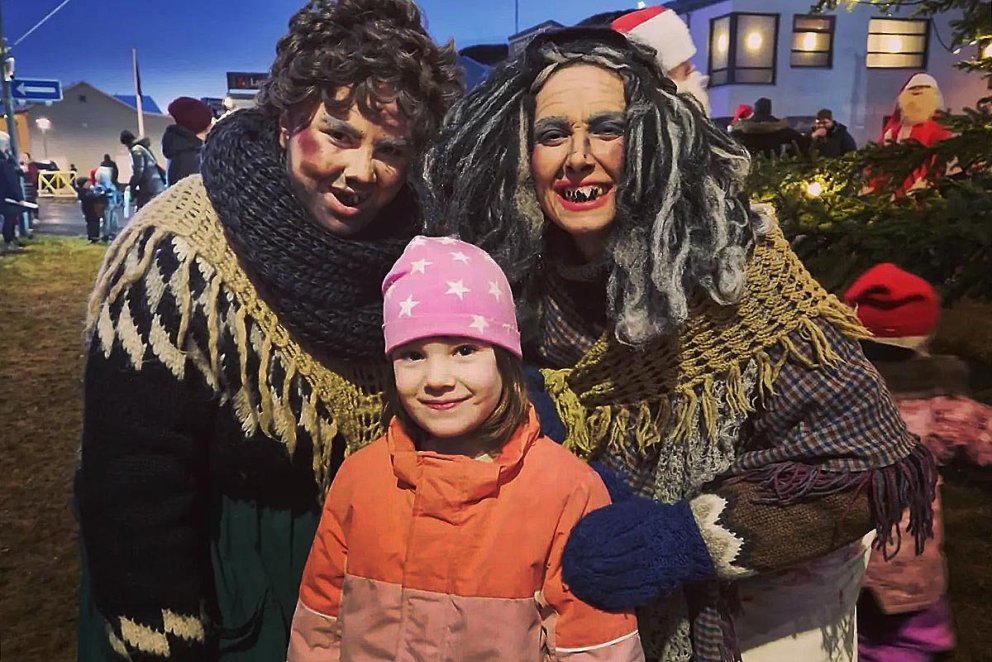 Það voru ekki bara jólasveinar sem komu af fjöllum í dag til að kíkja á ljósdýrðina. MYND: HV