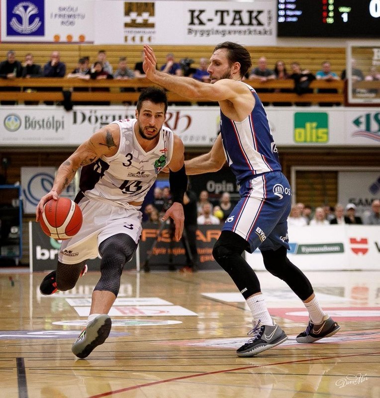 Zoran Vrkic með boltann í leik gegn Keflvíkingum í vor. MYND: DAVÍÐ MÁR