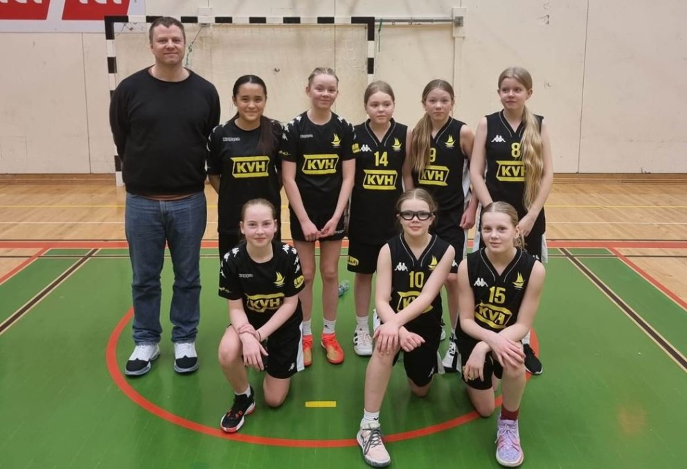 Valtýr, Fríða, Bríet, Aníta Ýr, Súsanna, Emilía í aftari röð. Aníta, Íris og María í fremri röð.