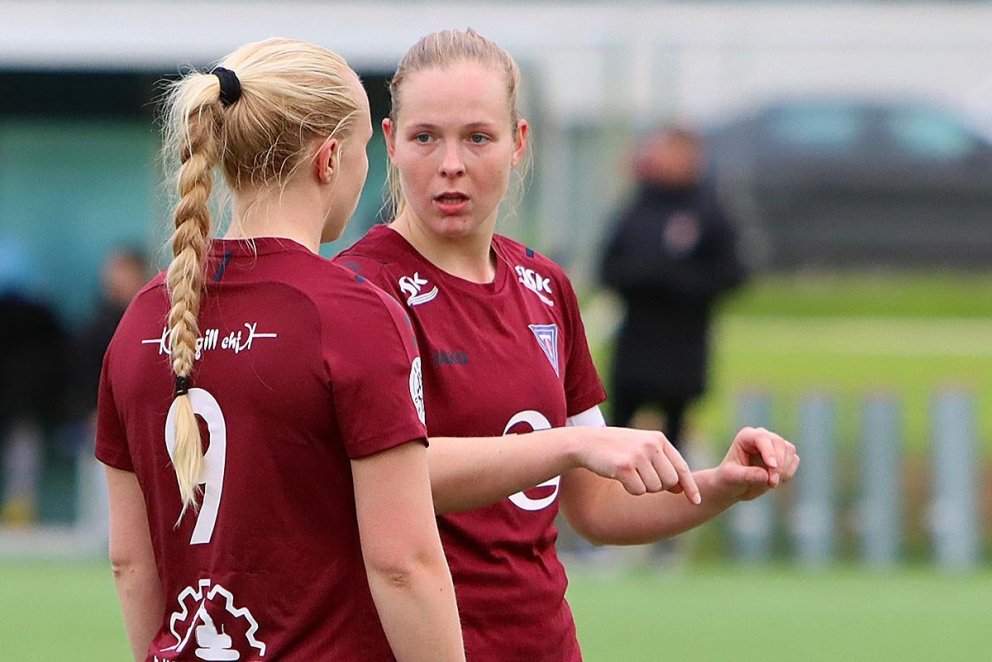 Bryndís Rut fer yfir málin með Maríu Dögg. MYND: ÓAB