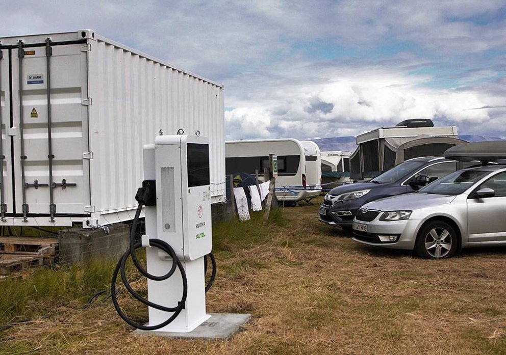 Mynd af einni rafhleðslustöðinni við spennistöðina á Nöfum ofan Sauðárkróks. MYND AF VEF UMFÍ