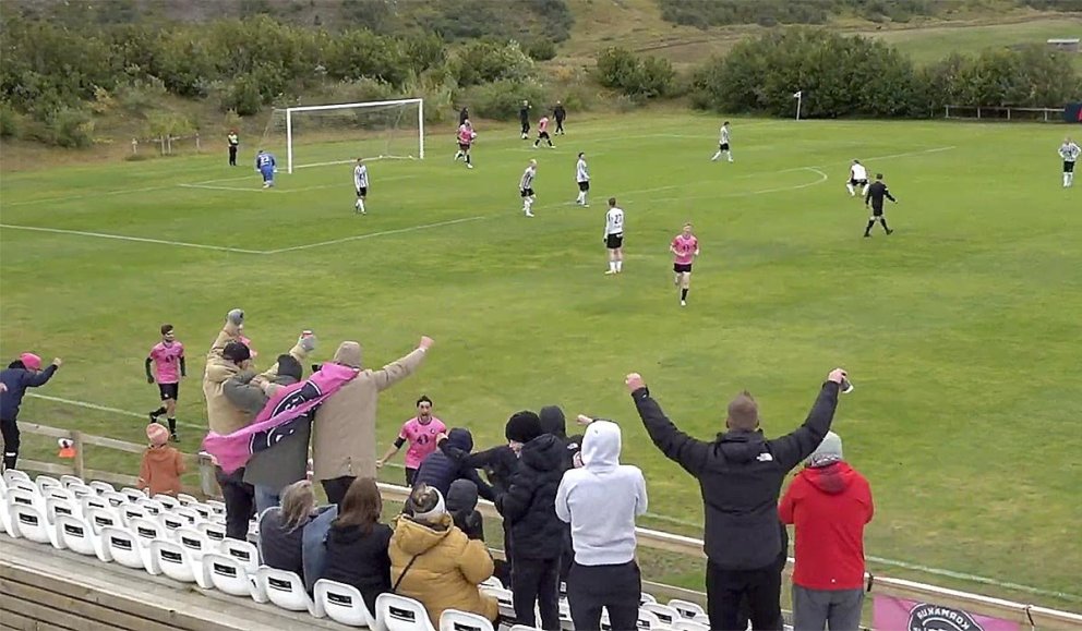 Húnvetningar fagna jöfnunarmarkinu á 91. mínútu. SKJÁSKOT AF YOUTUBE