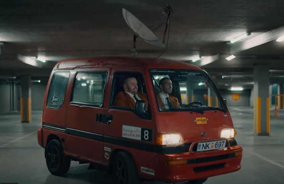 Snippuð mynd af myndbandinu