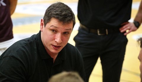 Pavel Ermolinski að fara yfir málin með sínum mönnum. MYND: HJALTI ÁRNA