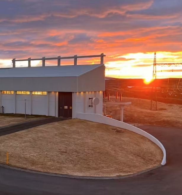 Blöndustöð á fallegu sumarkvöldi. Mynd tekin af heimasíðu Landsvirkjunar.