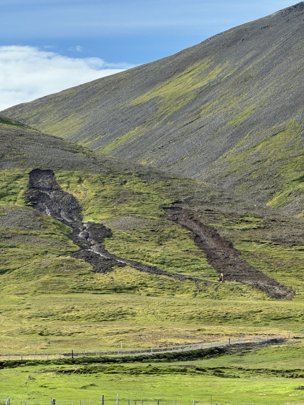 Aðsend mynd af skriðunum í Sléttuhlíðinni.