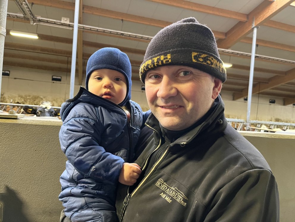 Atli Már með eldri sonarson sinn Veigar Má.MYND AÐSEND