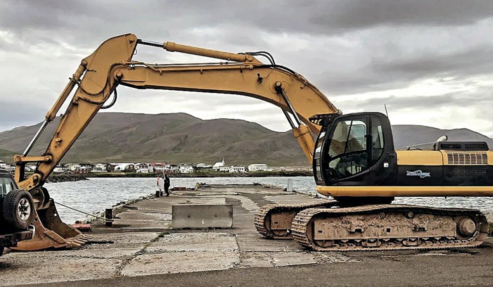 Unnið við Ásgarð á Skagaströnd. MYND: SKAGASTRANDARHÖFN