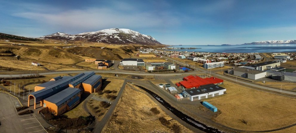 Séð yfir byggingar FNV. Verknámshús til hægri.
Mynd: Frá FNV.